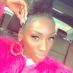 Meet your Posher, Courtney